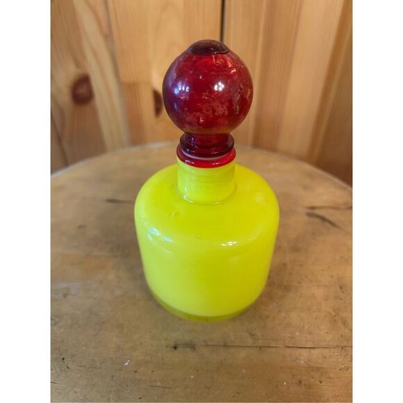 Vintage 80s Art Glass Yellow Vase with Red Top (8556) - Picture 4 of 8